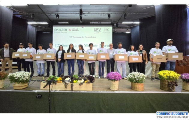 Governo-de-Minas-entrega-notebooks-a-jovens-rurais-para-fortalecer-a-gestão-nas-propriedades