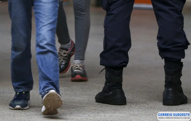 Tribunal-de-Contas-suspende-programa-de-escolas-cívico-militares-de-MG
