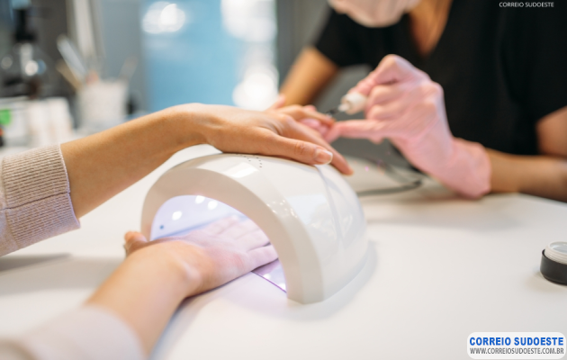 Anvisa-proíbe-duas-substâncias-utilizadas-em-produtos-para-unhas-em-gel