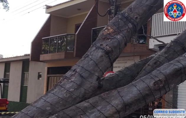 Tempestade-causa-estragos-e-mobiliza-forças-de-emergência-em-Guaxupé
