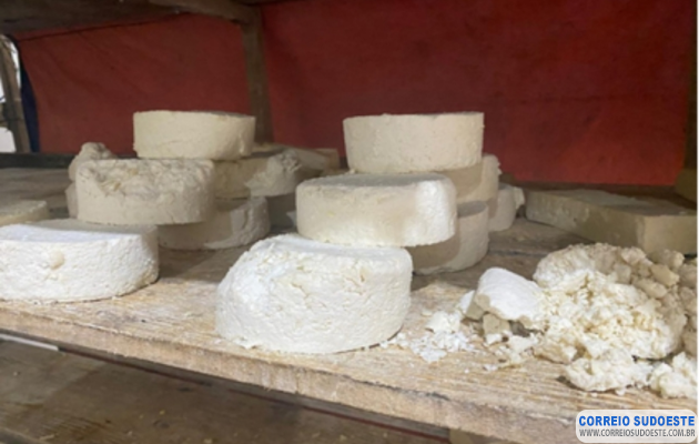 Com-mofo,-queijos-eram-reutilizados-na-forma-de-“ralados”-para-comércio-em-MG