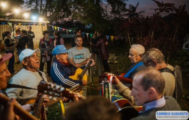 Colheita-Cultural-apresenta-festival-com-colheita-de-mangas-em-fazenda-de-café-