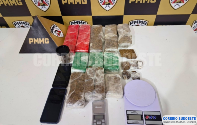 Polícia-Militar-desmantela-ponto-de-tráfico-e-apreende-drogas-no-Vale-Verde