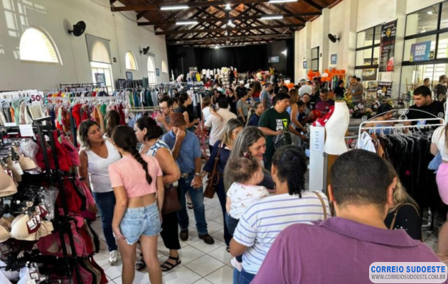 Mega-Feirão-“Março-Maluco”-atrai-grande-público-e-é-considerado-um-grande-sucesso-em-Guaxupé