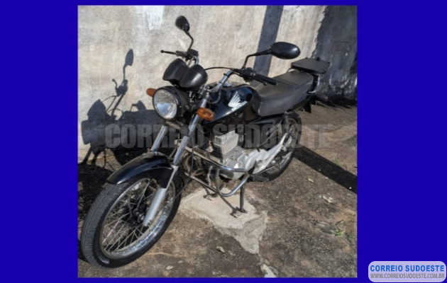 Moto-furtada-é-localizada-em-matagal-em-Guaxupé