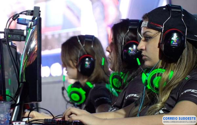-Mulheres-gamers-representam-51,5%-do-público-de-jogos-eletrônicos