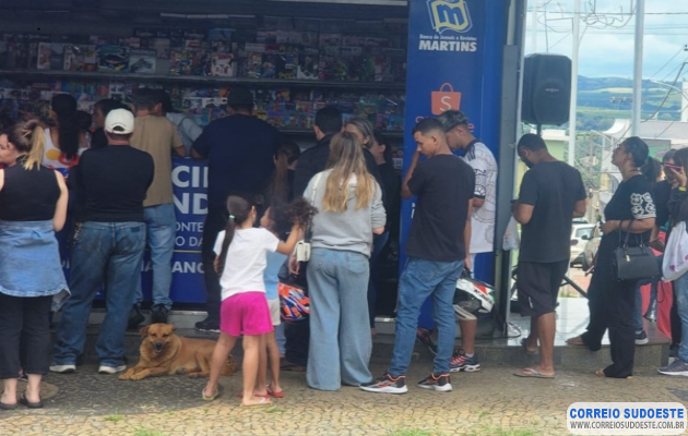 Banca-Martins-movimenta-Guaxupé-com-vendas-de-ingressos-para-Henrique-&-Juliano