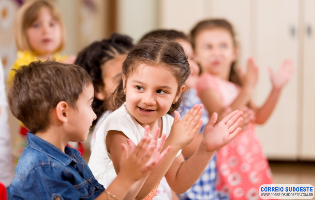 Meu-filho-não-fala:-colocar-na-escola-pode-ajudar-no-desenvolvimento-da-linguagem?