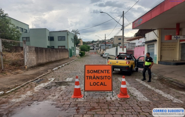 Obras-de-revitalização-na-“Rua-do-Buracão”-alteram-trânsito-em-Guaxupé